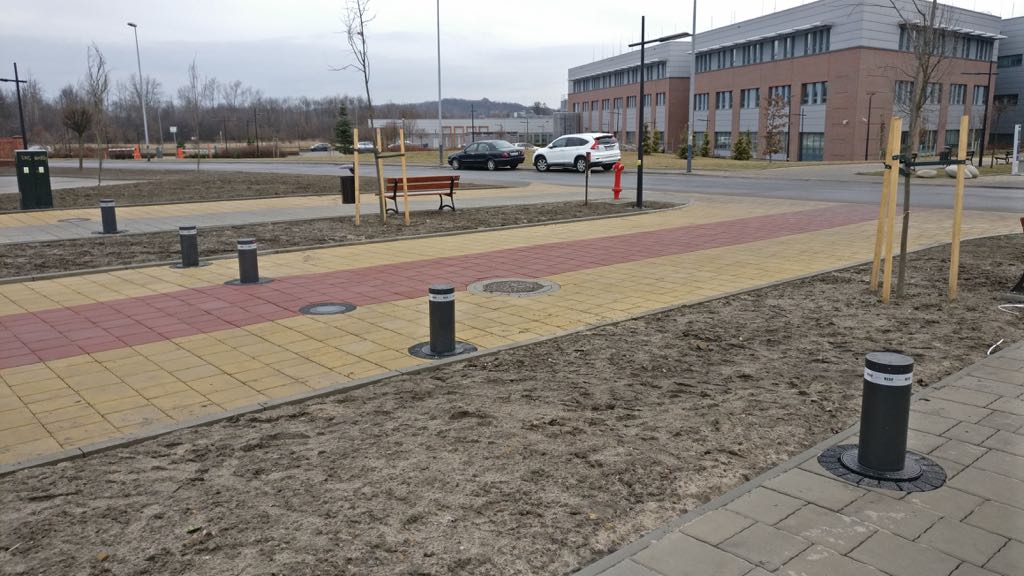 Słupki parkingowe elektromechaniczne — kontrola wjazdu